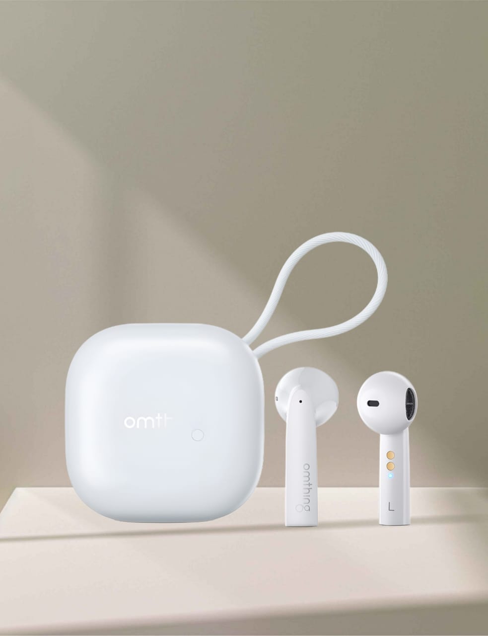 omthing AirFree Pods With Qualcomm 3.0 Snow White BLUETOOTH ( Open Box , 3 Months Warranty )