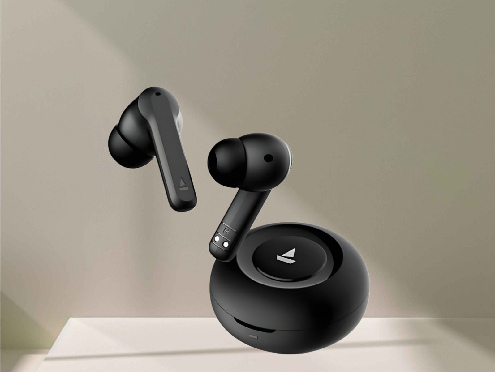 boAt Airdopes Sonik Thunder Black TWS ( Open Box , 3 Months Warranty )